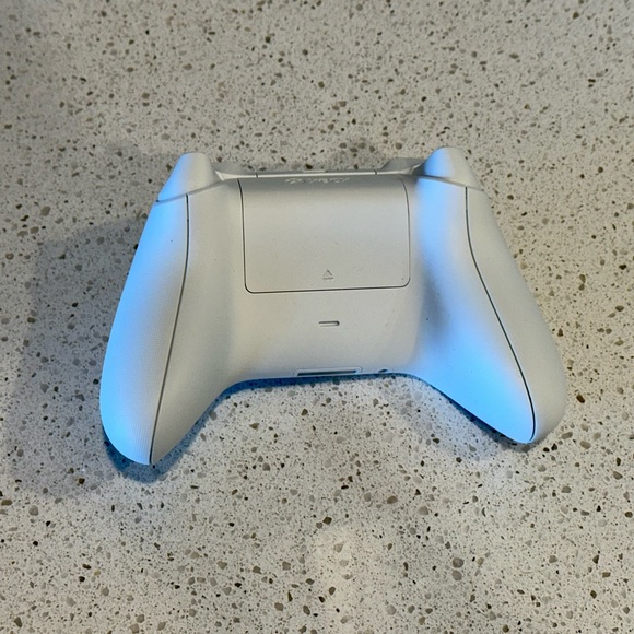 Xbox Series S Bundle - Picture 7 of 12